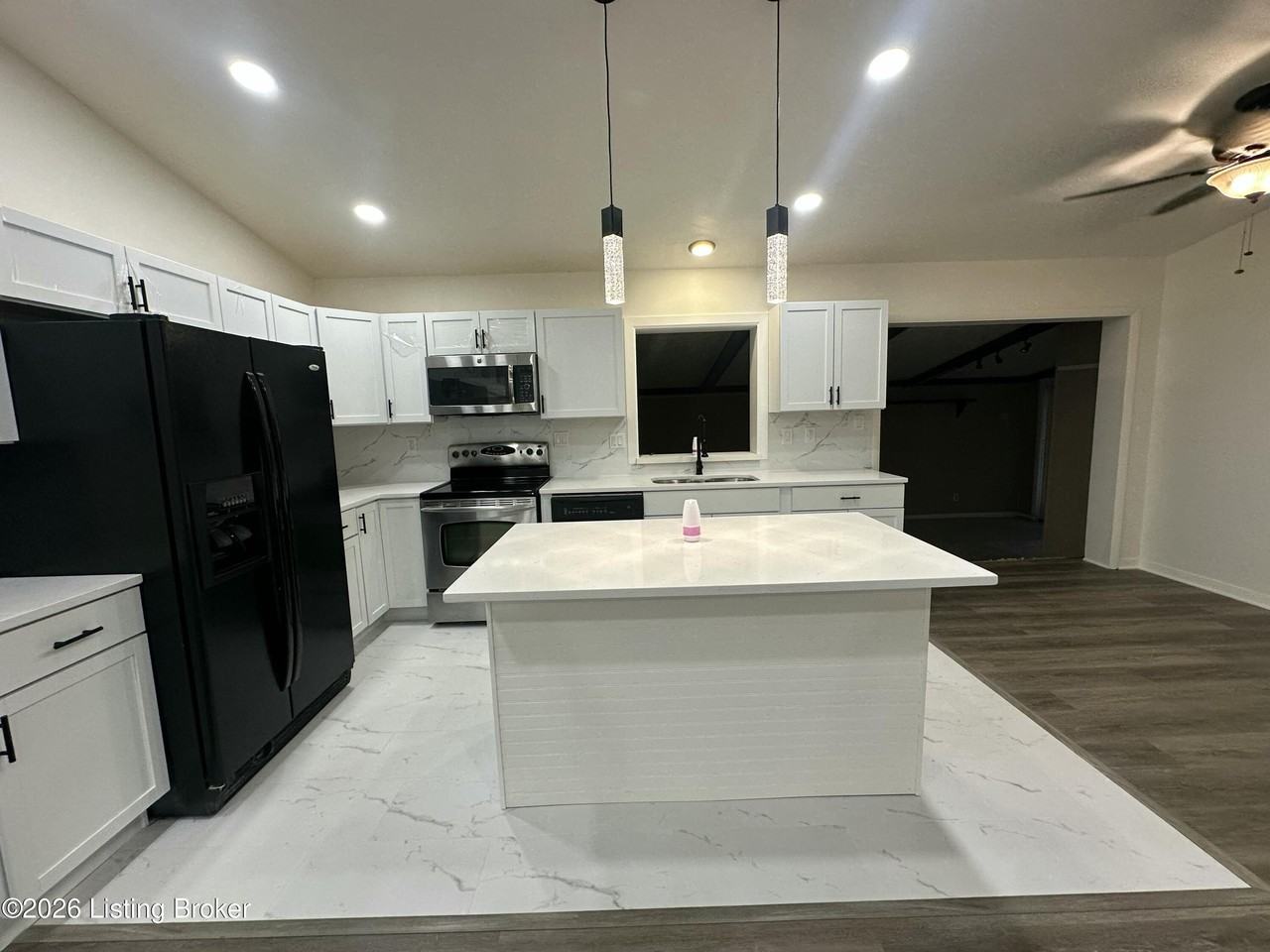 4806 Mid Dr - Photo 4 of 23