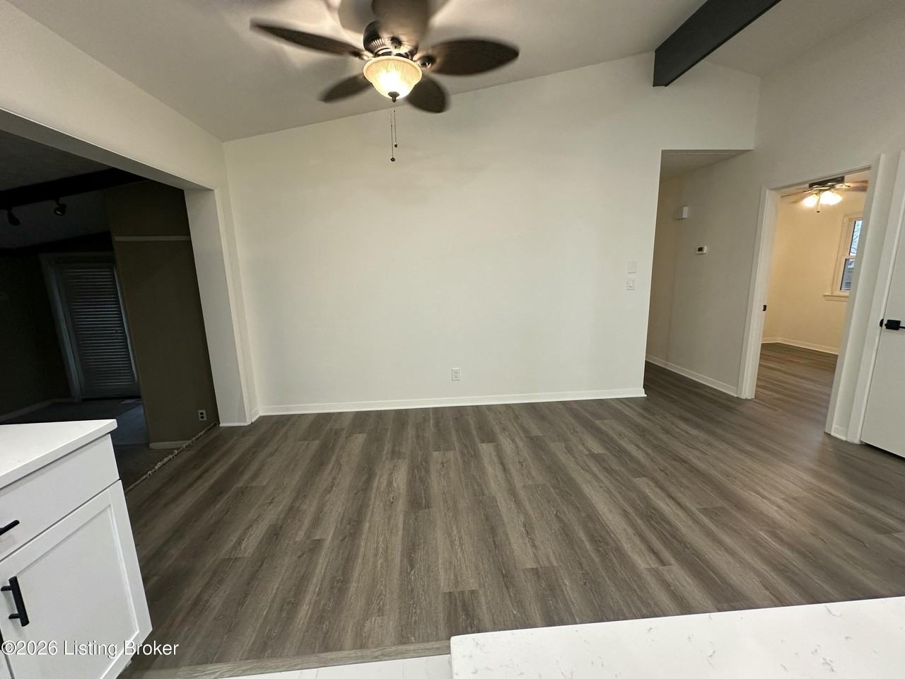 4806 Mid Dr - Photo 5 of 23