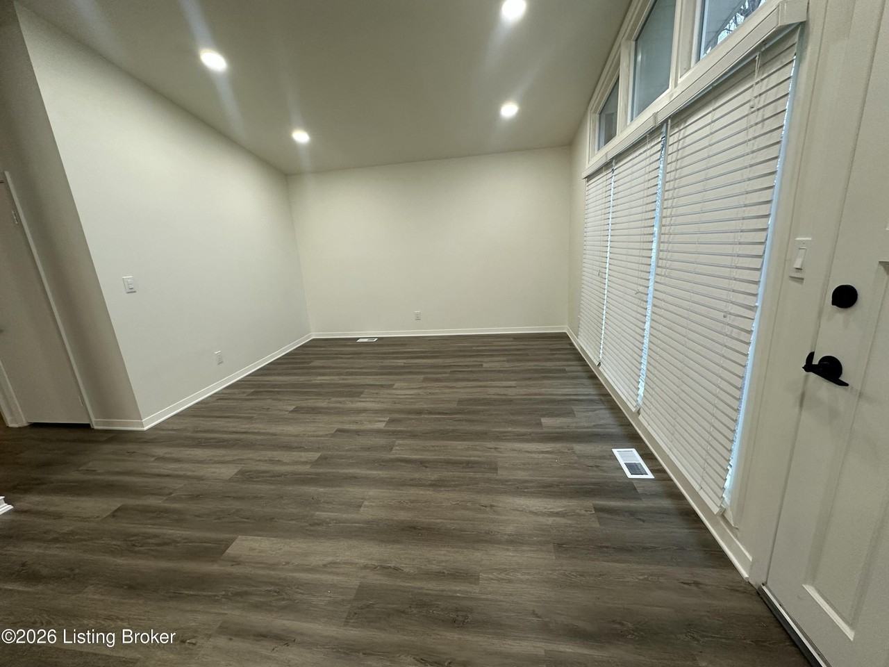 4806 Mid Dr - Photo 6 of 23