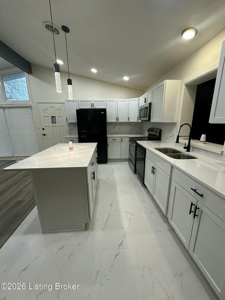 4806 Mid Dr - Photo 7 of 23