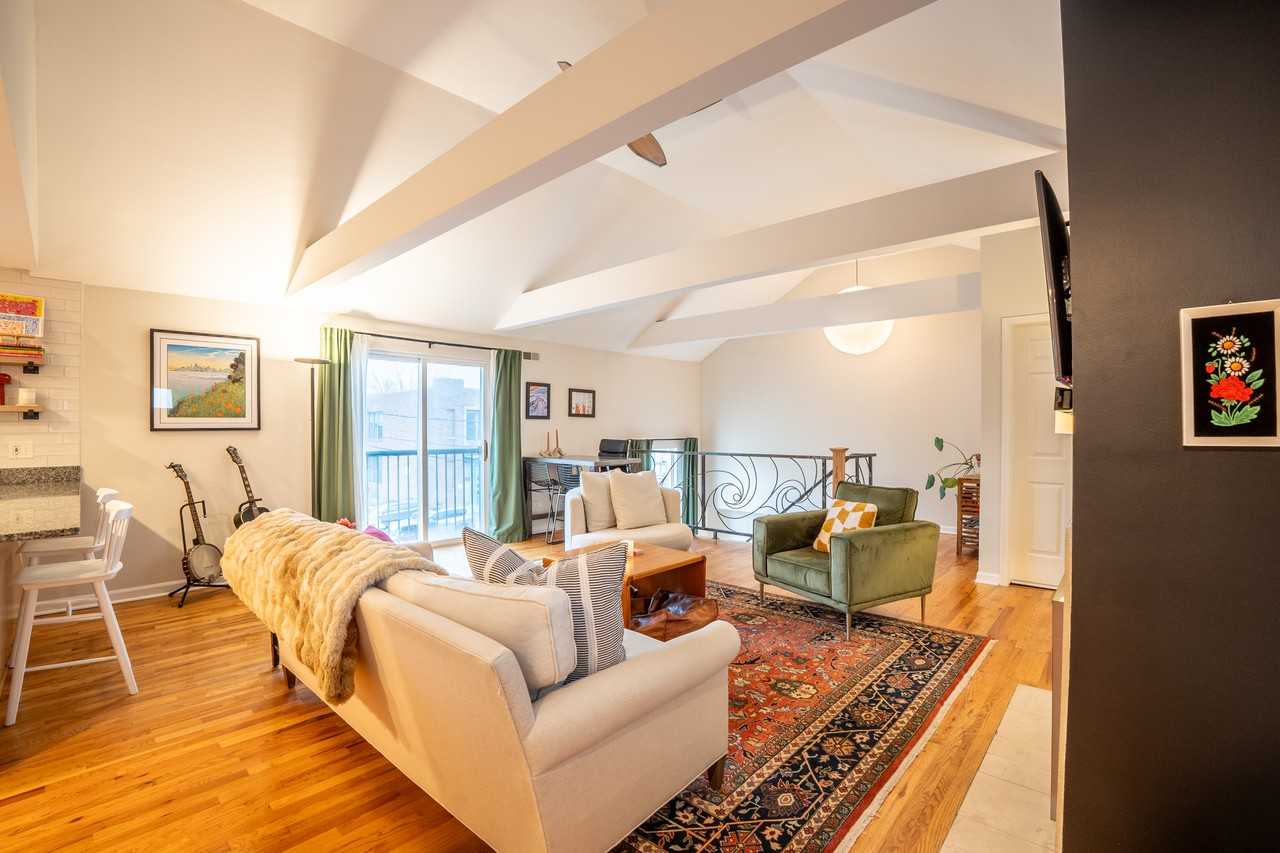 1111 N Honore St #3 - Photo 2 of 19