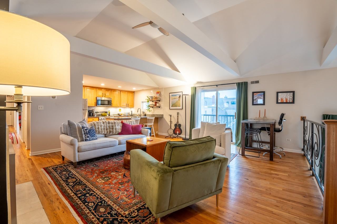 1111 N Honore St #3 - Photo 4 of 19