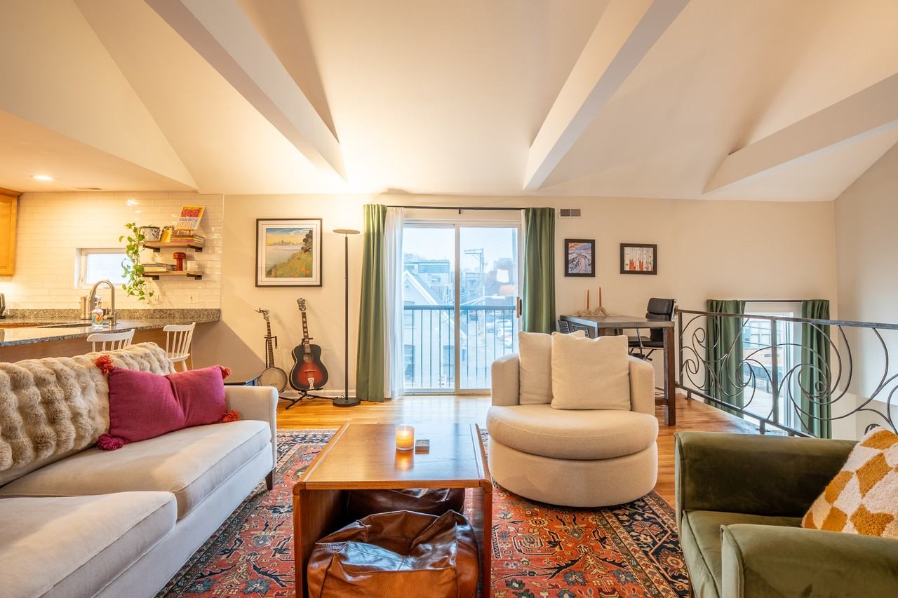 1111 N Honore St #3 - Photo 6 of 19