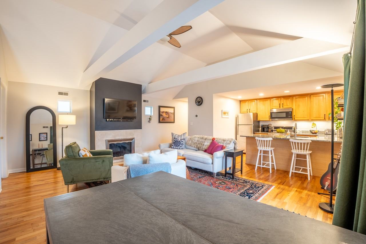 1111 N Honore St #3 - Photo 7 of 19