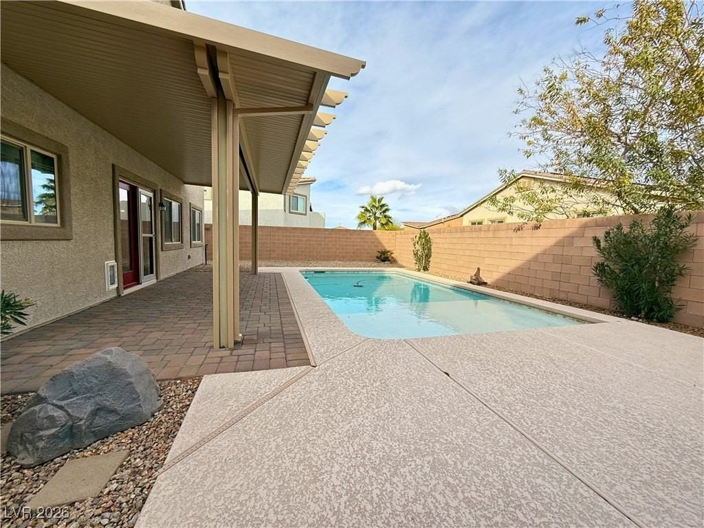 132 Dunblane St - Photo 3 of 50