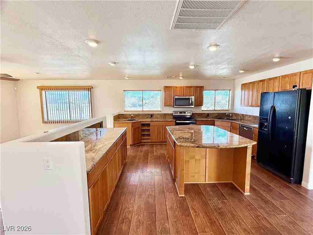 1100 Dollar St - Photo 3 of 28