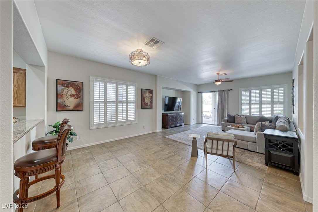 8 Weston Hills Rd - Photo 3 of 18