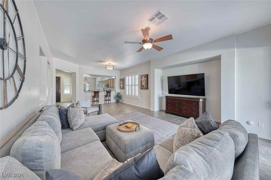 8 Weston Hills Rd - Photo 4 of 18