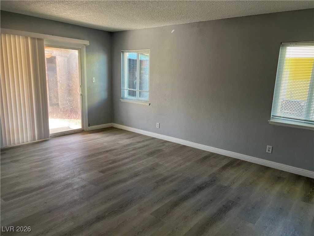 381 Wisteria Ave - Photo 4 of 14