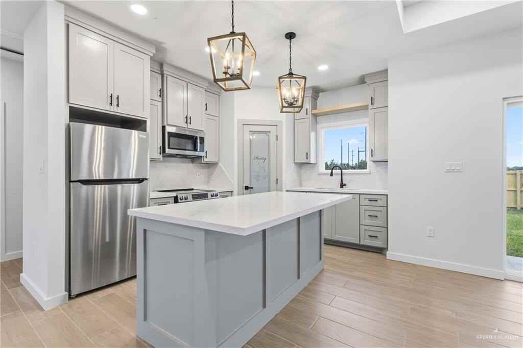 2352 Dorcas Circle - Photo 3 of 17