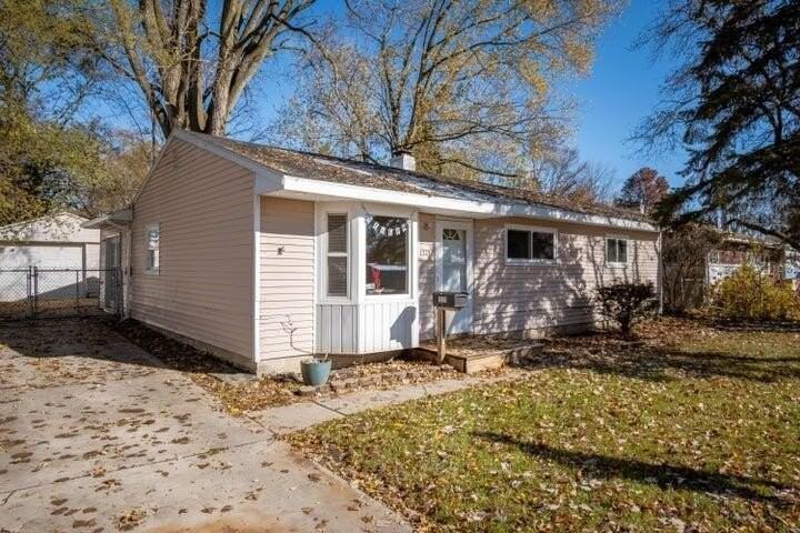 1529 Wismer St - Photo 2 of 14