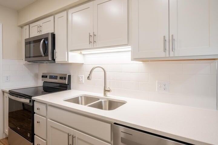 1529 Wismer St - Photo 6 of 14