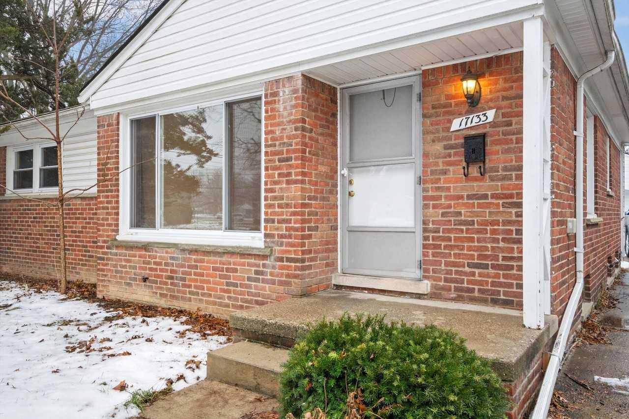 17133 Delaware Ave - Photo 4 of 37