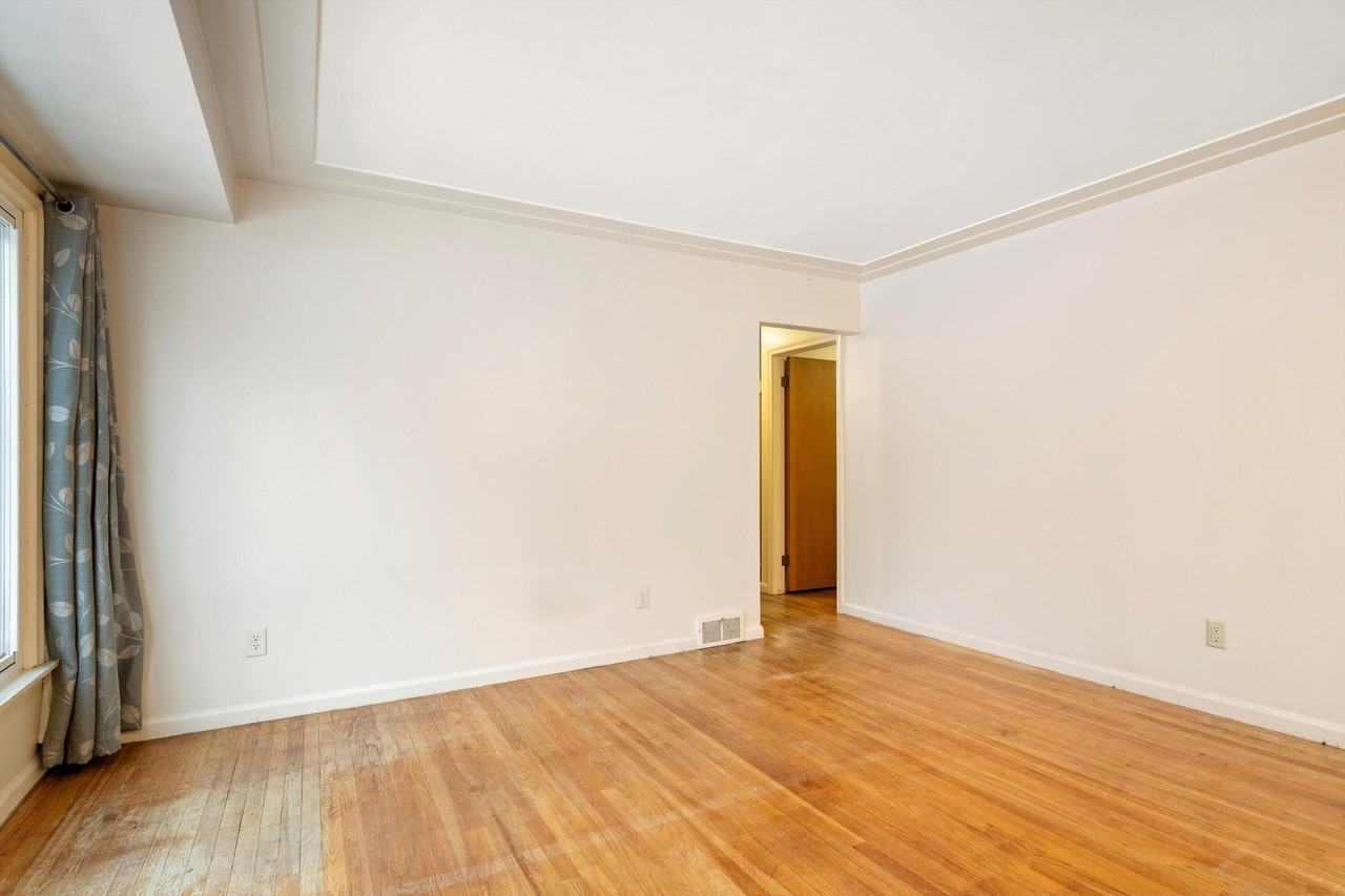 17133 Delaware Ave - Photo 6 of 37