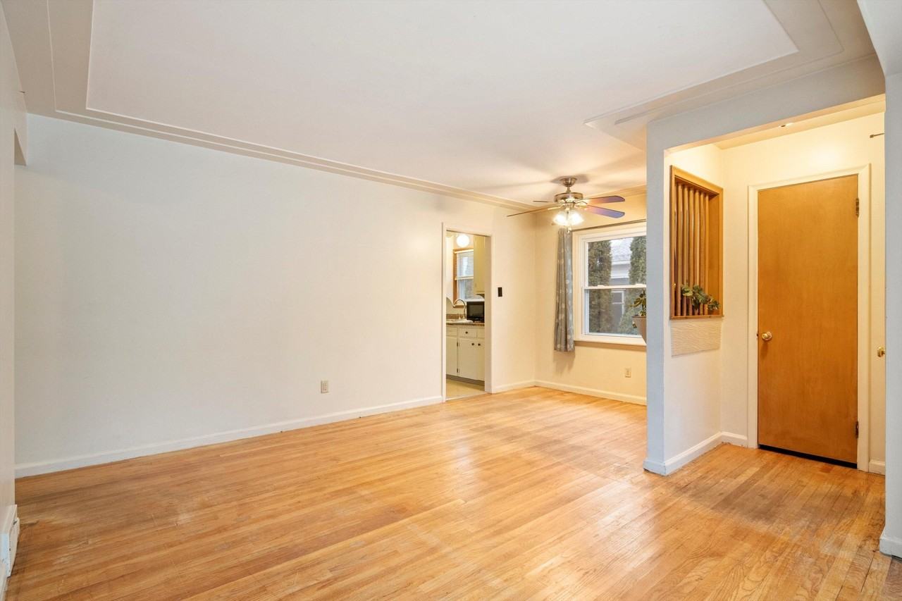 17133 Delaware Ave - Photo 7 of 37