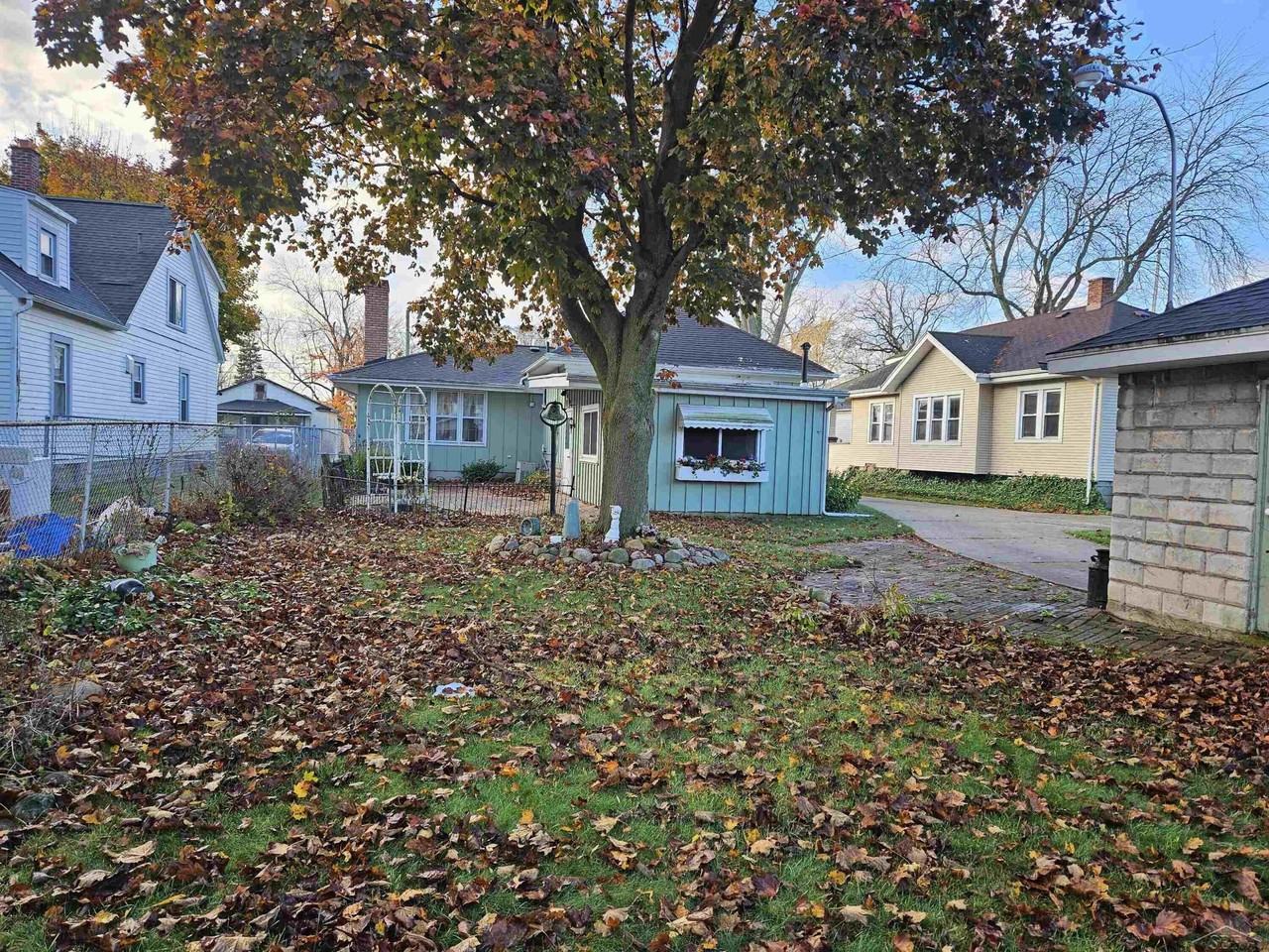 1544 Maine St - Photo 2 of 16