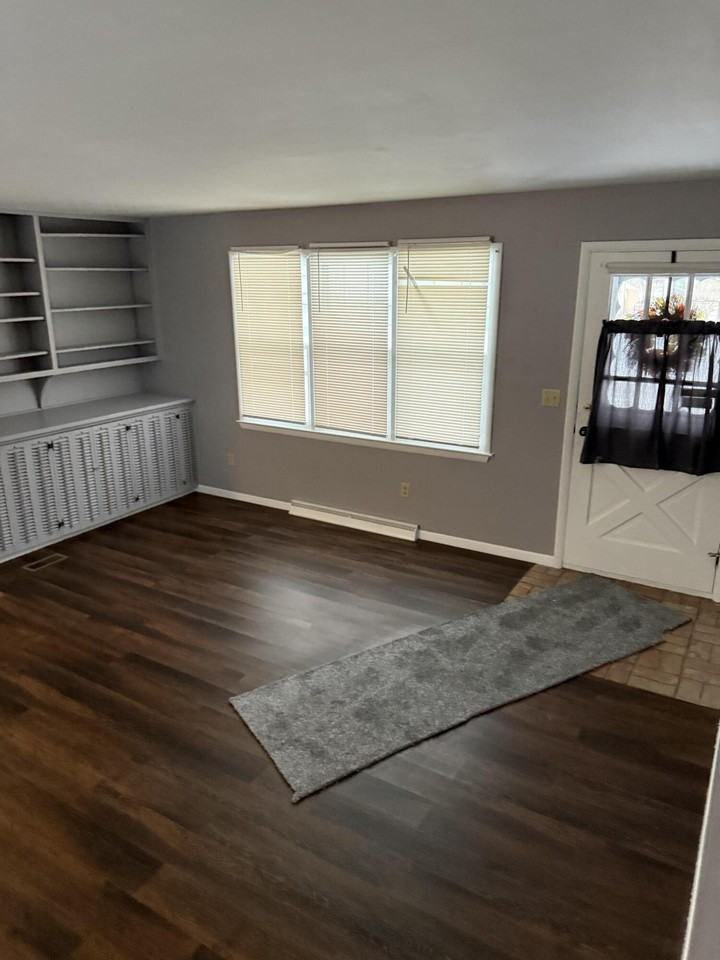 1544 Maine St - Photo 4 of 16