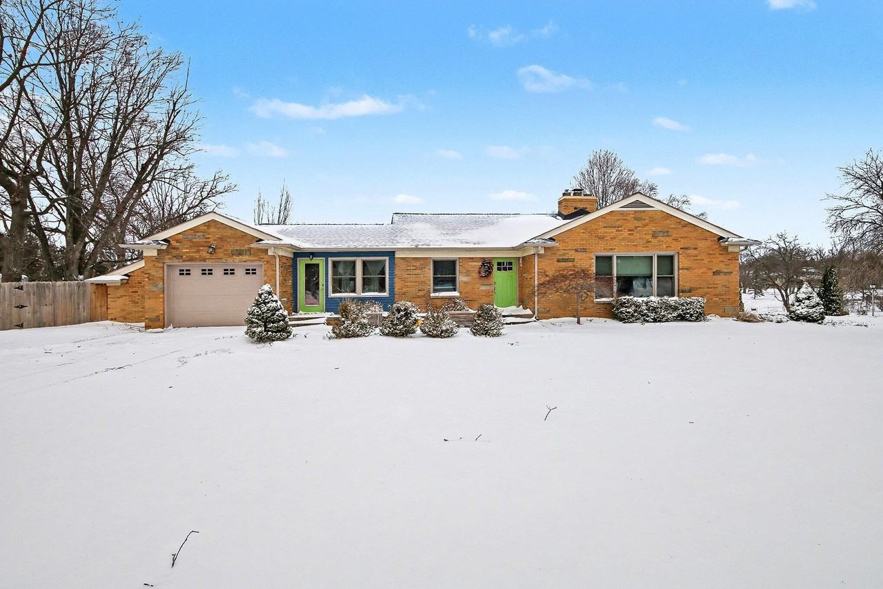 2907 Cascade Rd Se - Photo 2 of 16