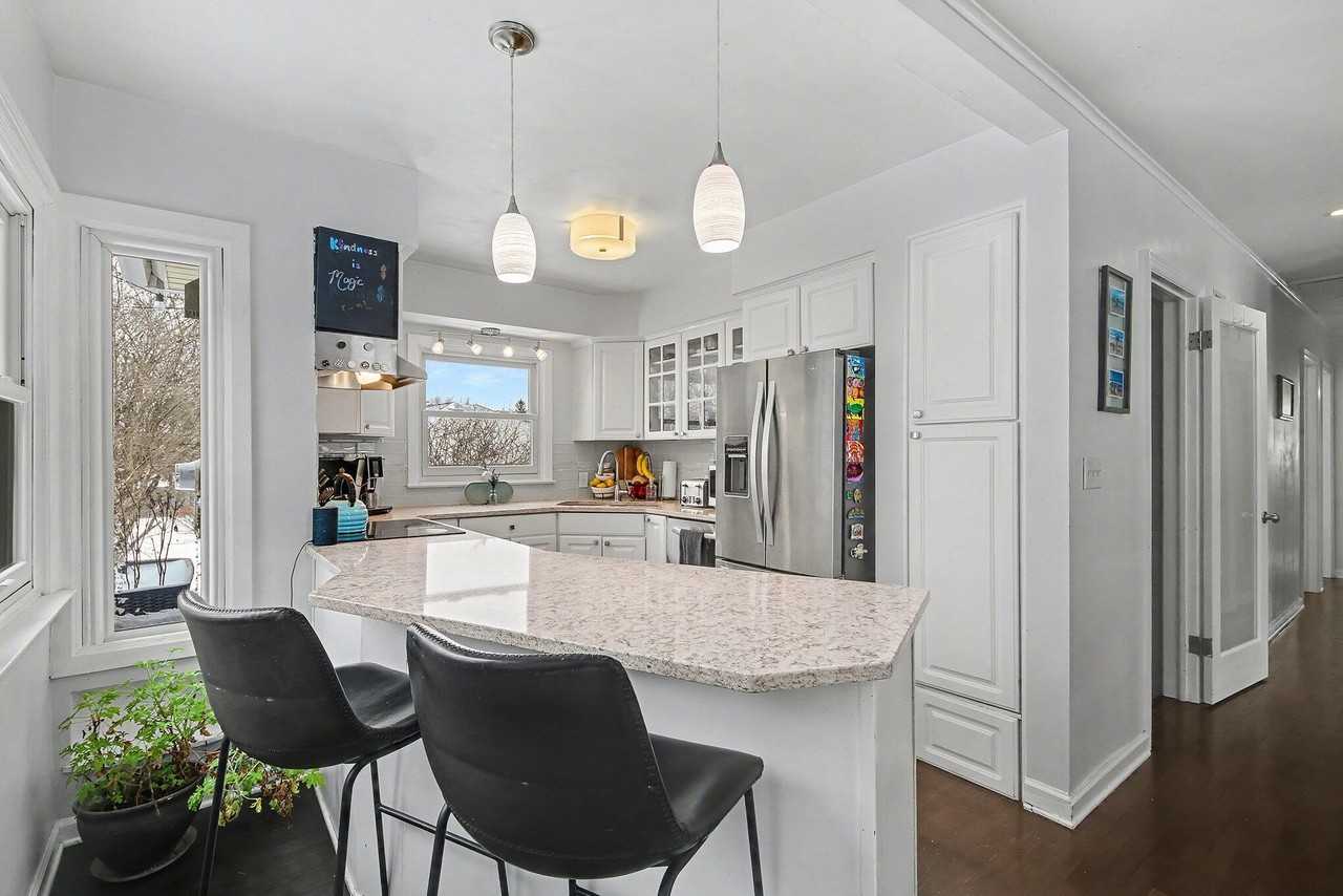 2907 Cascade Rd Se - Photo 5 of 16