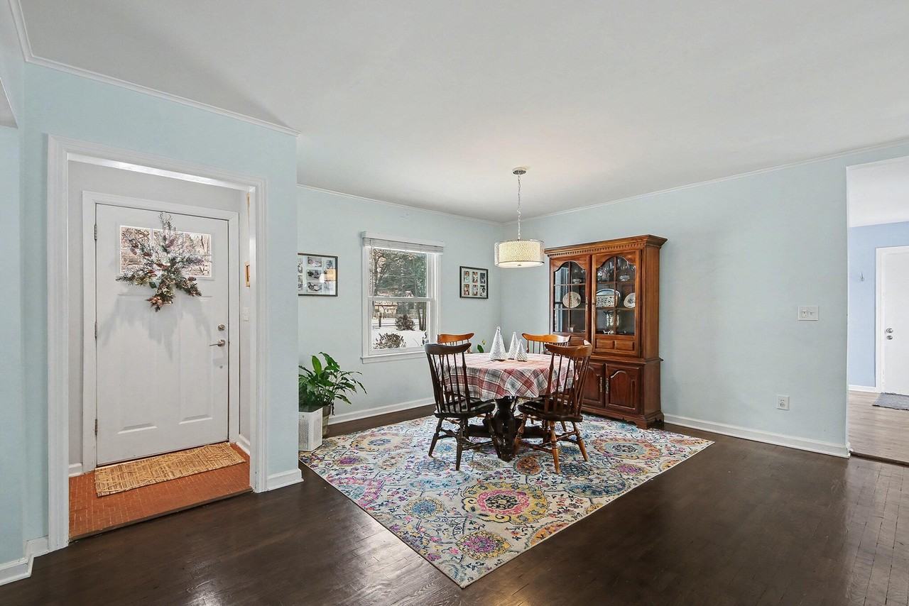 2907 Cascade Rd Se - Photo 7 of 16