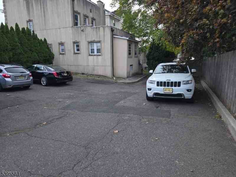 121 Harrison St - Photo 2 of 6