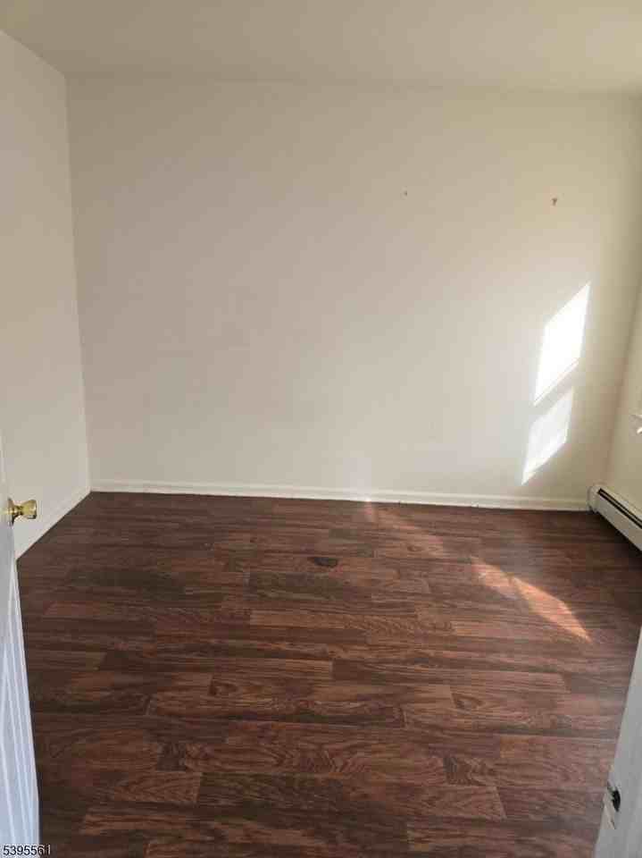 121 Harrison St - Photo 4 of 6