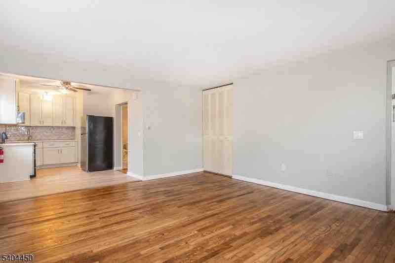 191 N Beverwyck Rd - Photo 6 of 21