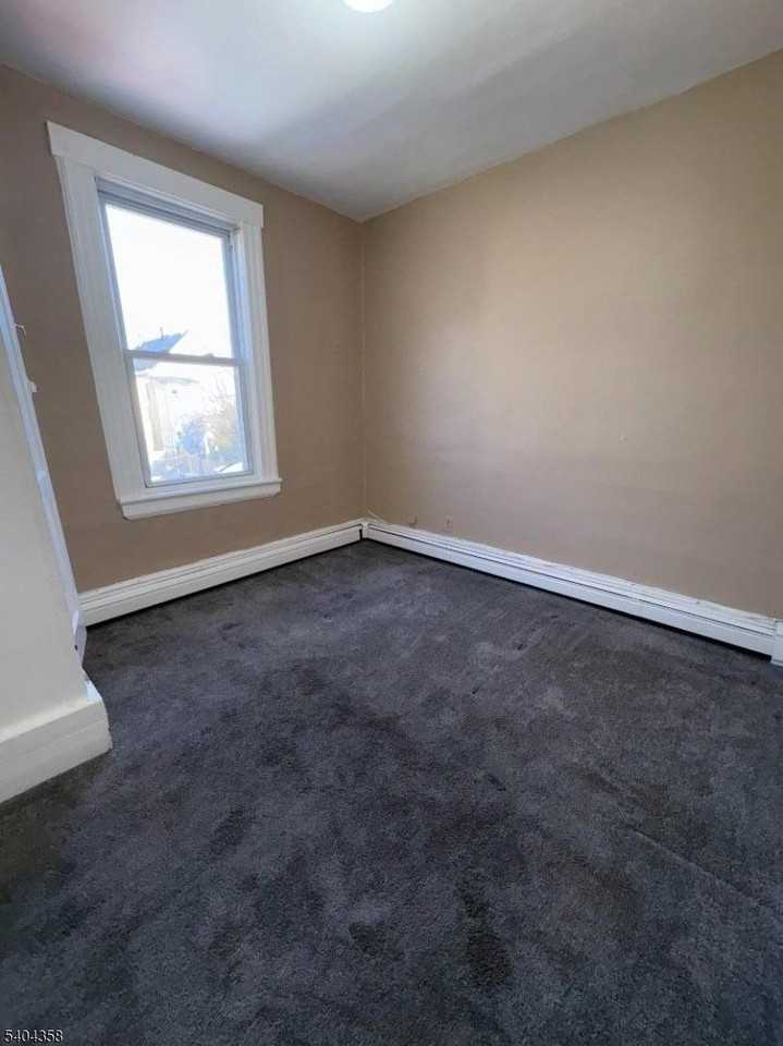 16 Lincoln Pl - Photo 3 of 10