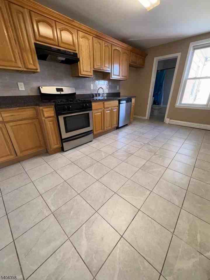 16 Lincoln Pl - Photo 5 of 10