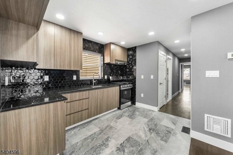 1117 Chestnut St - Photo 4 of 23