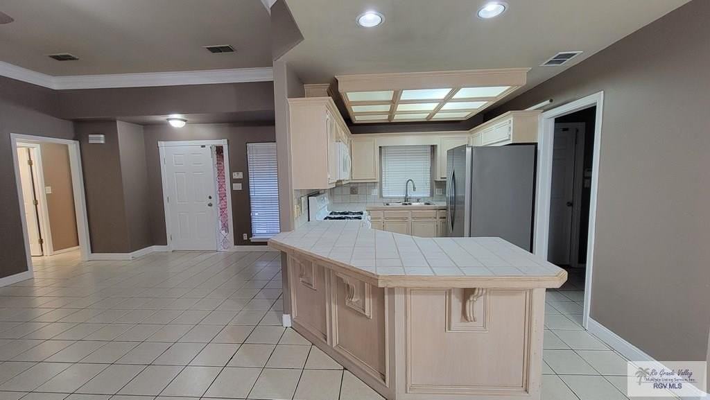 591 Geraldine Ln - Photo 5 of 24