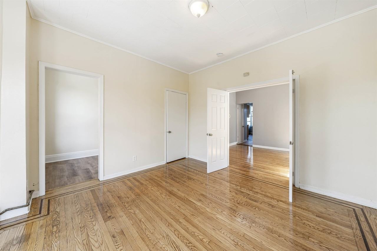 816 20th St - Photo 3 of 15