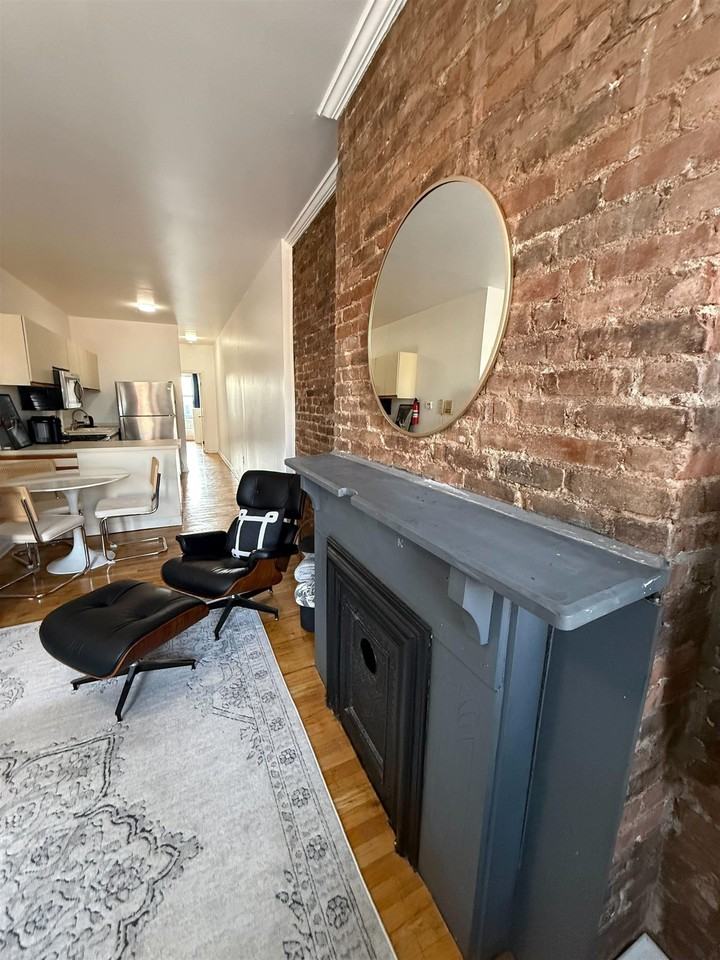 315 Pavonia Ave #7 - Photo 3 of 12