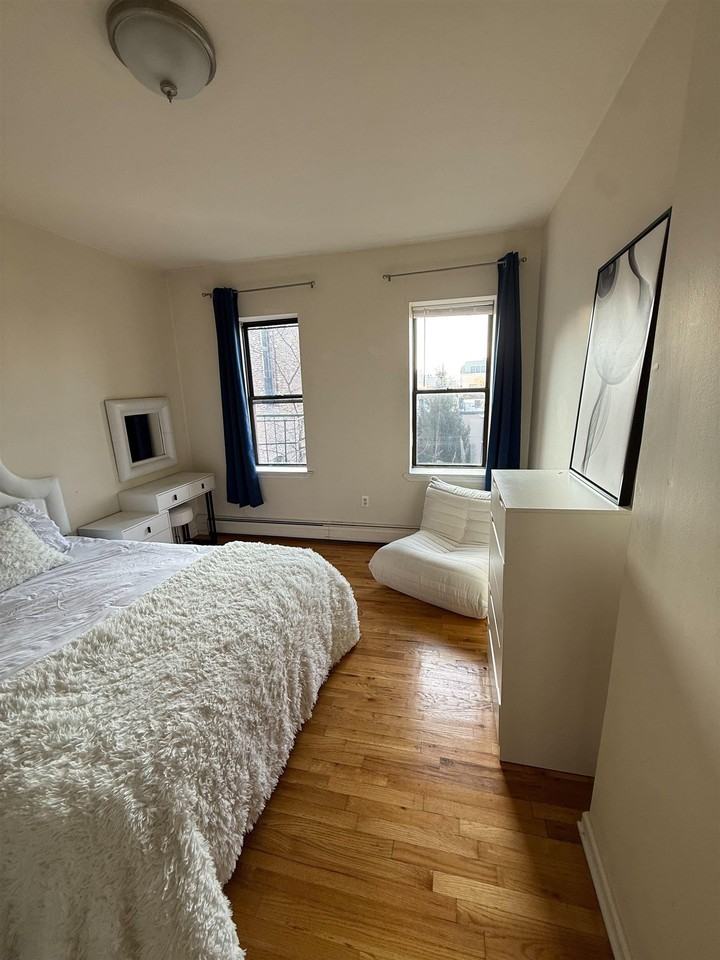 315 Pavonia Ave #7 - Photo 7 of 12