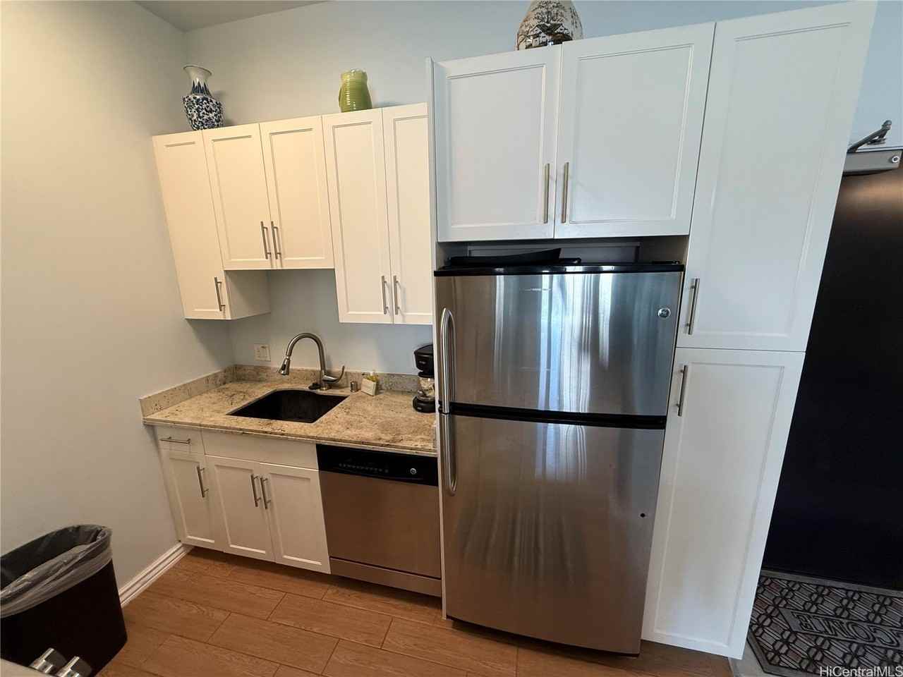 1810 Kaioo Dr Apt B513 #B513 - Photo 4 of 25