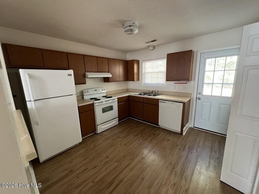 212 Live Oak Ct - Photo 3 of 10