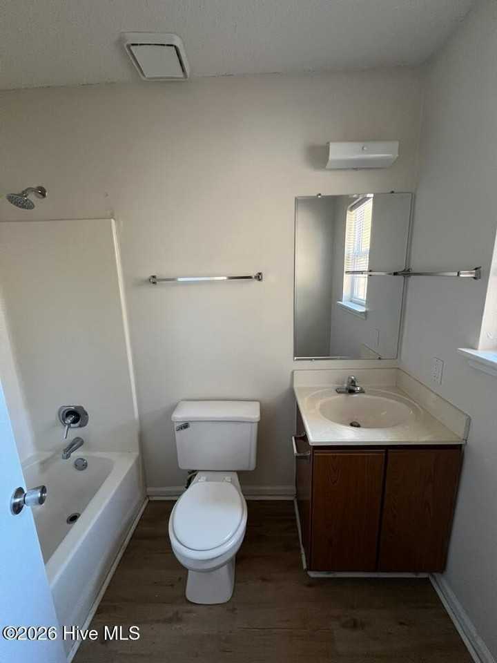 212 Live Oak Ct - Photo 5 of 10