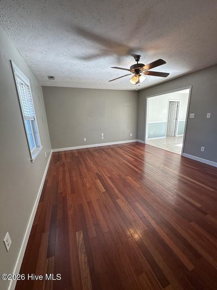 303 Rolling Meadow Ct - Photo 2 of 15