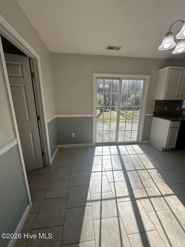 303 Rolling Meadow Ct - Photo 6 of 15