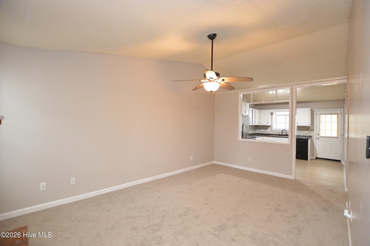 1051 Spring Villa Dr - Photo 2 of 14