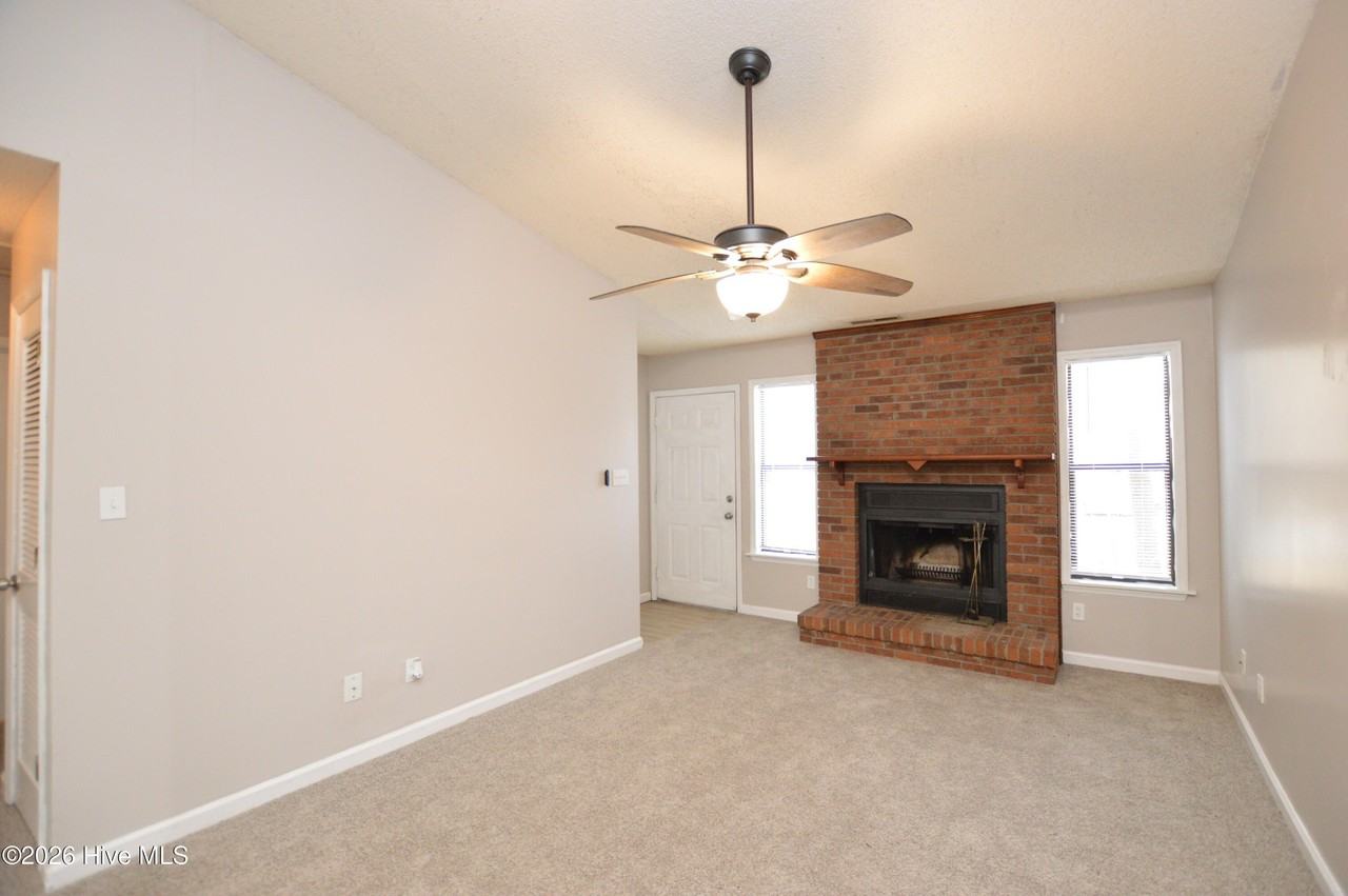 1051 Spring Villa Dr - Photo 3 of 14