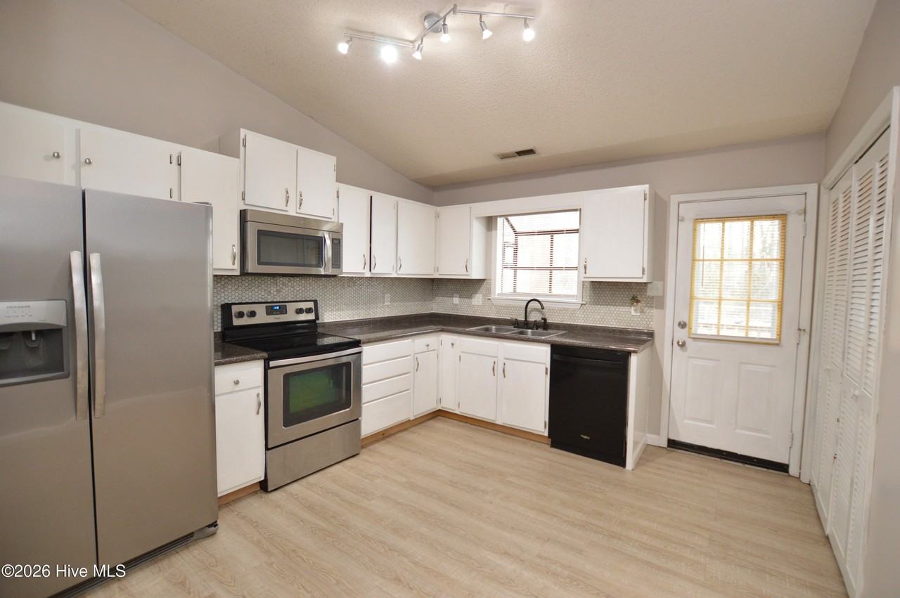 1051 Spring Villa Dr - Photo 4 of 14