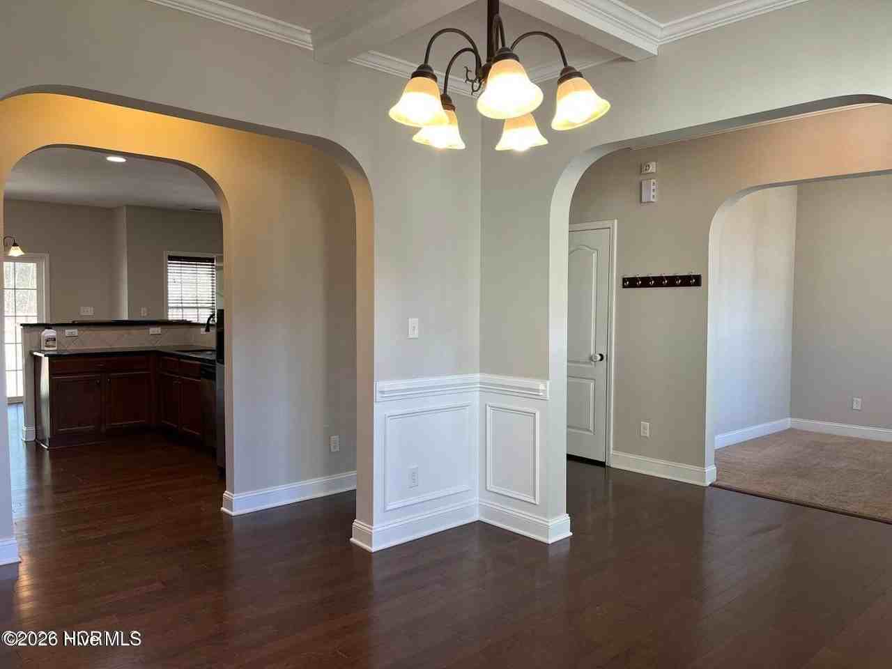 104 Kenna Ct - Photo 4 of 34