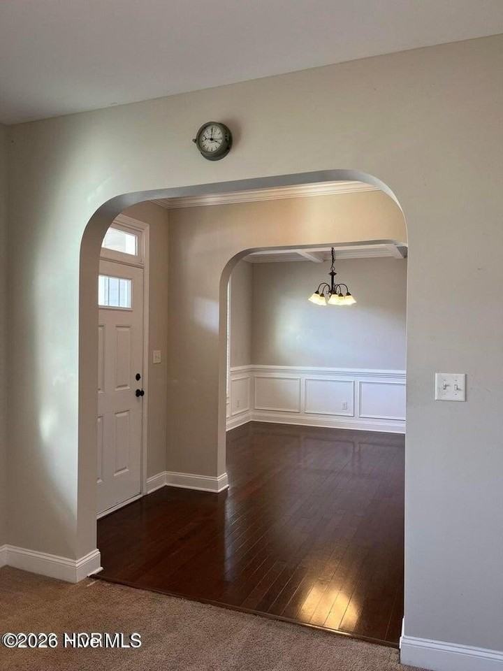 104 Kenna Ct - Photo 5 of 34