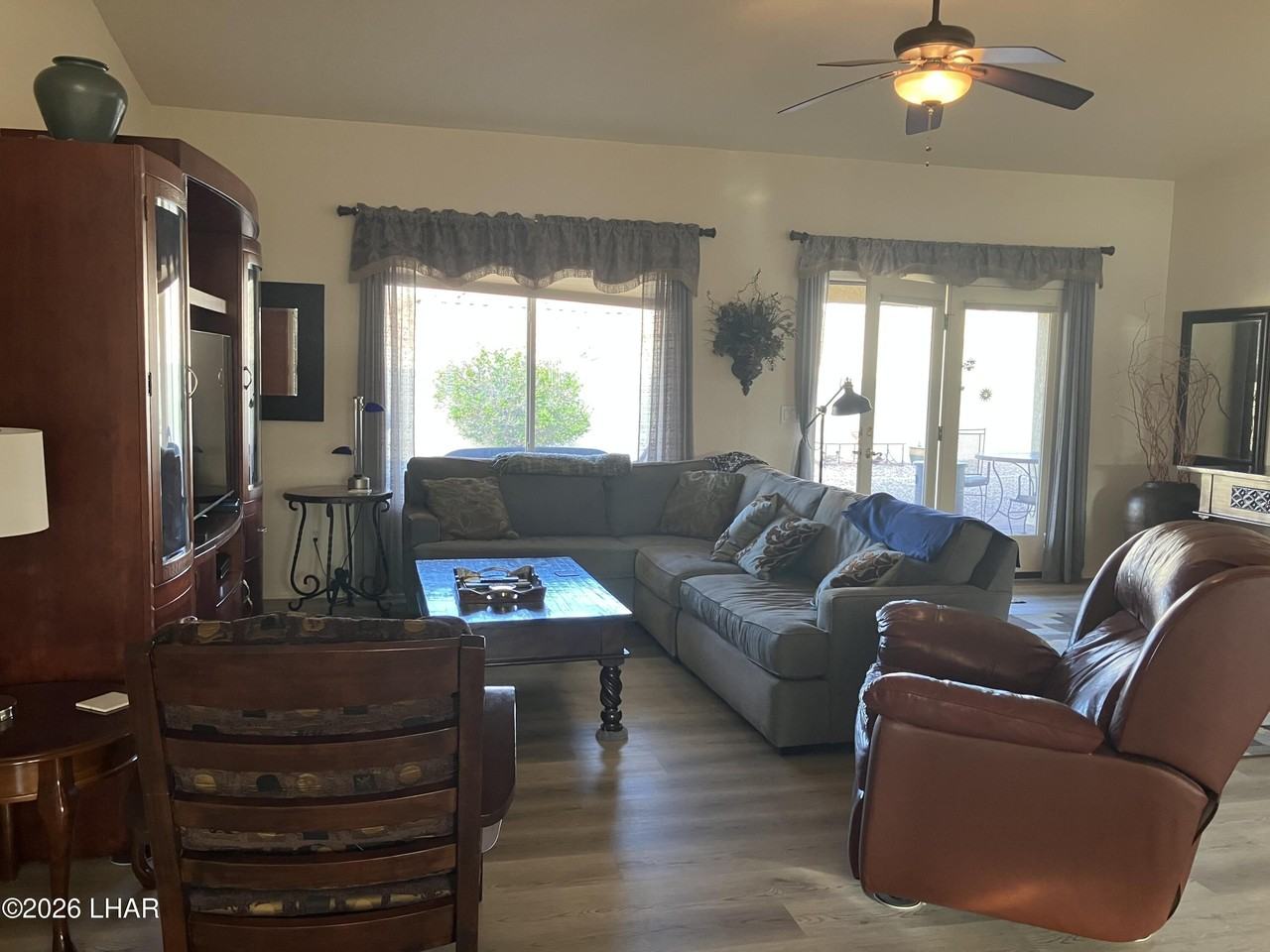 2261 Buckingham Blvd - Photo 3 of 23