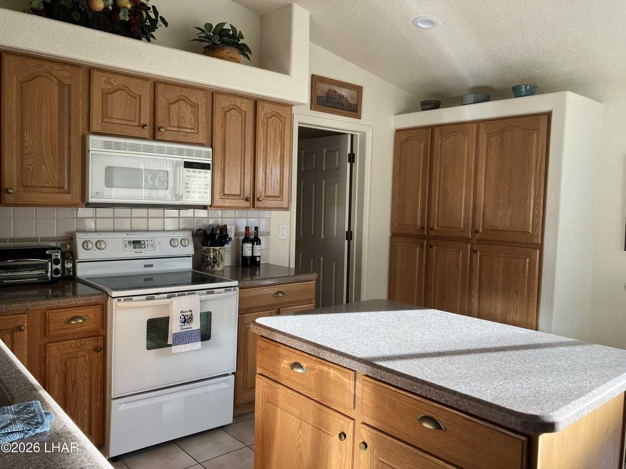 2261 Buckingham Blvd - Photo 5 of 23