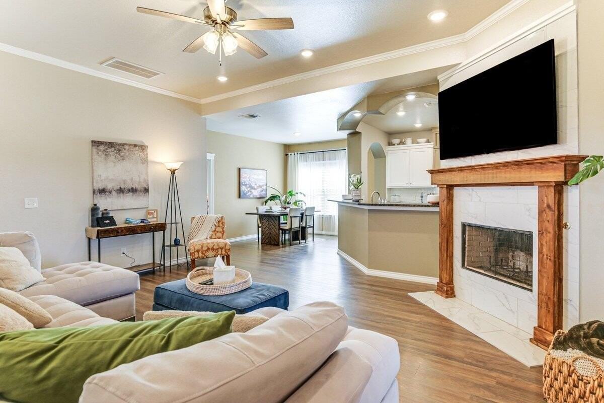 806 E 19th St - Photo 5 of 22