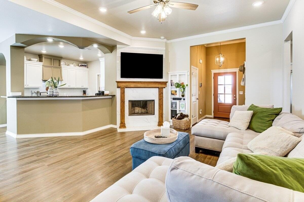 806 E 19th St - Photo 6 of 22