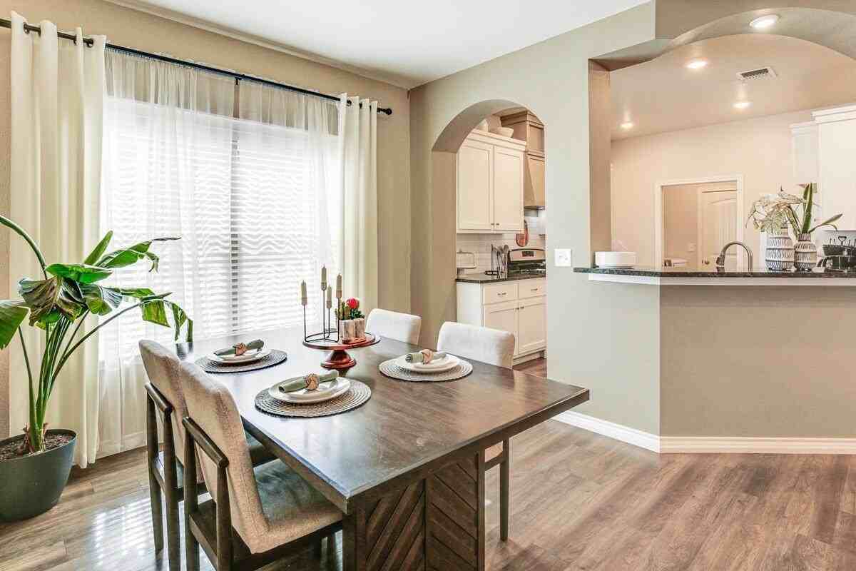 806 E 19th St - Photo 7 of 22