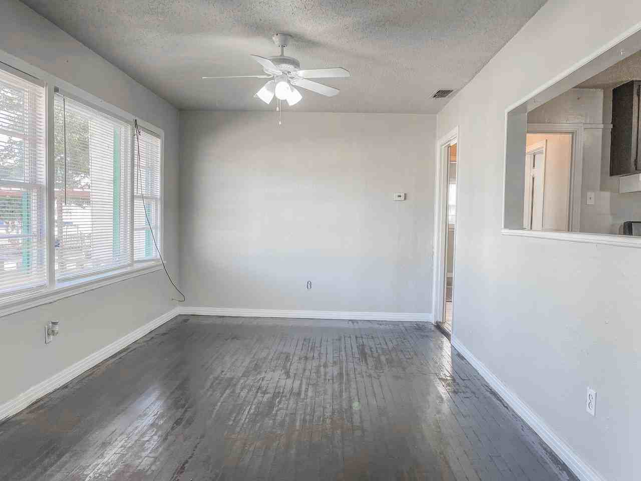 3305 Itasca St - Photo 3 of 11